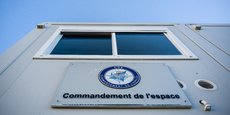 Le Commandement de l'espace compte pour le moment un effectif de 100 personnes hébergées dans des locaux provisoires au sein du Cnes à Toulouse.