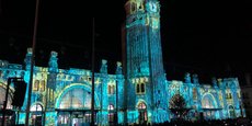 Pour célébrer le centenaire de la gare de La Rochelle, un grand spectacle sons et lumières conçu par la société rochelaise Animalux donne vie aux façades du bâtiment classé monument historique.