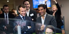 Le fondateur de Jechange.fr, Gaël Duval, ici en 2018 avec Emmanuel Macron, a été contraint de placer l'entreprise en redressement judiciaire. Elle sera reprise en partie par Selectra.