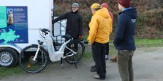 Depuis le 6 décembre, les habitants de l’île bretonne d'Ouessant testent des vélos à hydrogène renouvelable produit à partir d’énergie hydrolienne.