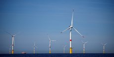 A ce jour un seul parc éolien est en service, depuis 2022 au large de Saint-Nazaire, et deux doivent commencer à tourner en 2023, à Saint-Brieuc et Fécamp.