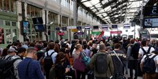 Les voyageurs privés de trains suite à la grève de la SNCF vont devoir trouver une alternative parmi le bus, le covoiturage ou l'avion.