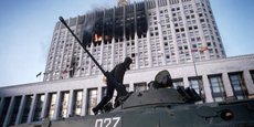 Le 4 octobre 1993, moins de deux ans après la disparition de l’URSS, Boris Eltsine fait bombarder le Parlement. Suivront la première guerre de Tchétchénie (1994-1996), la réélection truquée d’Eltsine en 1996 et, à la toute fin de la décennie, l’accession au Kremlin d’un certain Vladimir Poutine.