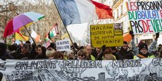 Environ 15.000 jeunes ont manifesté samedi à Paris contre la réforme des retraites.
