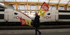 Photo d'illustration : le 9 janvier 2020, un syndicaliste CGT en gare de Nice, au 36e jour de grève contre le projet de réforme des retraites de l'époque.