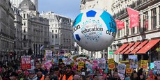 Depuis l'été dernier, les mouvements sociaux se multiplient au Royaume-Uni pour réclamer une hausse des salaires, notamment dans le secteur de l'enseignement et de la santé.