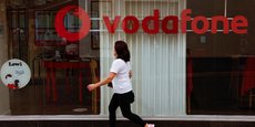 Swisscom, l'opérateur historique de télécoms en Suisse, va racheter la filiale italienne du géant britannique Vodafone pour 8 milliards d'euros.