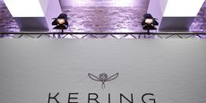Le logo Kering lors d'une présentation du groupe, à Paris