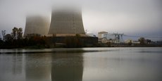 La centrale nucléaire d'Électricité de France (EDF) est visible à Saint-Laurent-Nouan