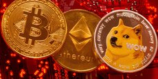 Illustration montre les crypto-monnaies Bitcoin, Ethereum et DogeCoin