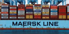 Des conteneurs sont vus sur le porte-conteneurs géant Triple-E Majestic Maersk dans le port d'Algésiras