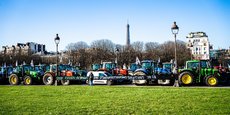 Des dizaines d'agriculteurs au volant de tracteurs se sont mobilisés ce mardi à Lyon, Clermont-Ferrand ou Nîmes pour réclamer notamment une meilleure rémunération.