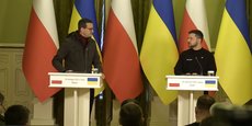 Mateusz Morawiecki, le Premier ministre polonais, s'est rendu à Kiev aujourd'hui (photo) vendredi 24 février 2023, pour manifester au président ukrainien Volodymyr Zelensky son indéfectible soutien. (Capture d'écran d'une vidéo transmise à Reuters par les équipes sur place d'EFE, quatrième agence de presse au monde, et la première en langue espagnole)