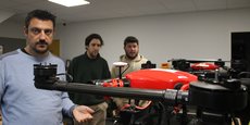 Patrice Rosier et ses ingénieurs préparent le lancement d'Agrodrone, la première startup issue de Reflet du monde.
