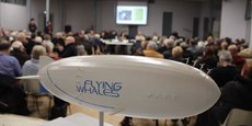 Des représentants de Flying Whales, accompagnés d'élus, ont présenté leur projet à Laruscade le 28 février 2023.