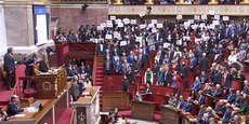 La Première ministre Elisabeth Borne a confirmé l'adoption de la loi sur les retraites sans vote de l'Assemblée nationale, à Paris le 16 mars 2023.
