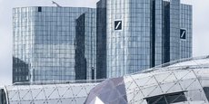 Malgré des profits de 5,7 milliards d'euros en 2022, les marchés s'interrogent toujours sur la stratégie et le bilan de Deutsche Bank.