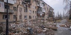 Bâtiment endommagé par une frappe militaire russe, dans la ville de Bakhmout