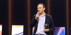 Arthur Leroux, cofondateur et CEO d'Enogia, gagne le prix Tech for Future 2023, organisé par La Tribune, dans la catégorie Industrie du futur. Ici lors de la remise du prix le 6 avril au Grand Rex de Paris.