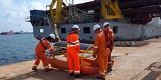 Des experts de Sinay se préparent avant une campagne de mesure en mer