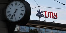Le 19 mars 2023, UBS avait accepté de racheter Credit Suisse sous la pression des autorités pour 3 milliards de francs suisses - une somme équivalente en euros.