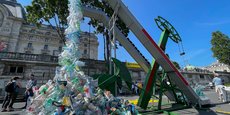 Une sculpture devant le siège de l'Unesco avant une réunion sur le traité mondial contre la pollution plastique