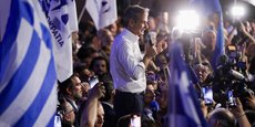 Dimanche soir, Kyriakos Mitsotakis a remporté les élections législatives avec une écrasante majorité.