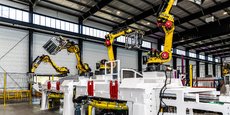 Les robots s'intègrent de plus en plus dans les process industriels, comme dans l'usine de Fives Syleps à Martillac (Gironde).