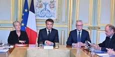 Elisabeth Borne, Emmanuel Macron et Bruno Le Maire lors d'une réunion de crise à l'Elysée le dimanche 2 juillet.