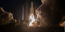 Pour sa dernière mission, Ariane 5 a emporté à son bord les satellites Heinrich-Hertz et Syracuse 4B au profit respectivement de l'Agence spatiale allemande (DLR) pour le gouvernement allemand et la Direction générale de l'armement (DGA) pour le ministère des Armées (photo : vol VA256)