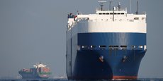 La très grande majorité des 100.000 navires de fret, qui transportent 90% des marchandises dans le monde, sont propulsés par du fioul lourd. Le secteur est responsable de près de 3% des émissions de CO2 mondiales, d'après l'Onu.