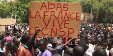 Manifestation à Niamey contre la France et en soutien aux militaires qui ont fait le coup d'Etat.
