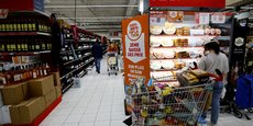 La vente de produits animaux continue d'être centrale dans les supermarchés. Certains, comme la charcuterie ou la volaille « figurent parmi les rares rayons profitables d'un magasin, et compensent ainsi les pertes des autres rayons ».