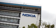 Nokia a annoncé son intention de baisser le nombre actuel de ses employés de 86.000 à 72.000 personnes.