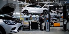 La « Refactory » de Flins, dans le département des Yvelines, est l'usine symbole des ambitions du groupe dans l'économie circulaire. Sur les 1.938 salariés, « plus de 90% » sont désormais affectés au reconditionnement de véhicules.