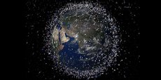 Vue reconstituée des satellites et des débris spatiaux en orbite basse (jusqu’à 2 000 kilomètres d’altitude) autour de la Terre. 80 % des objets recensés se situent dans cette zone.
