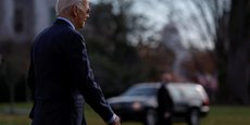 Joe Biden sortant de la Maison-Blanche