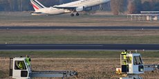 Photo d'archives d'un avion d'Air France décollant de l'aéroport de Berlin Tegel