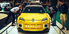 La Renault 5 Electric Concept lors de sa présentation au salon Rétromobile à Paris, en 2022.