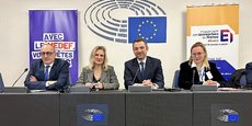 Fabrice Le Saché, vice-président chargé des affaires européennes au Medef, a lancé à Strasbourg sa campagne des élections européennes. Avec Alexandre Farro (Medef Grand Est), Sandrine Amrhein (Medef Alsace) et Valérie Debord, conseillère régionale du Grand Est.