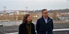 Pierre Hurmic, maire écologiste de Bordeaux, et Claudine Bichet, son adjointe chargée des finances, de la transition énergétique et de l'égalité femmes/hommes, sur le toit de la base sous-marine lundi 29 janvier 2024.