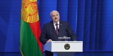 Le président biélorusse Alexandre Loukachenko prononce un discours devant le parlement à Minsk