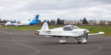 L'Integral E, l'avion biplace électrique d'Aura Aero a réalisé un premier roulage sur l'aéroport de Toulouse-Francazal.