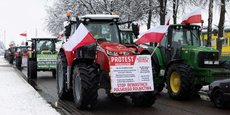 Des agriculteurs polonais manifestent près de la frontière avec l'Ukraine