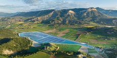 La centrale solaire flottante de Lazer, dans les Hautes-Alpes, doit contribuer à alimenter les Jeux 2024 en électricité.