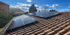 Depuis 2018, l’entreprise héraultaise Allo Solar commercialise des kits solaires en autoconsommation à installer soi-même.