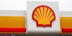 Shell veut aussi désormais réduire les émissions générées par l'utilisation de ses produits pétroliers par ses clients (émissions dites de scope 3) de 15 à 20% d'ici 2030, comparé à 2021.