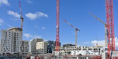 Malgré les nombreuses grues qui toisent l'agglomération bordelaise, la construction de logements y est en forte baisse poussant la Métropole à agir.