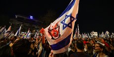 Des Israéliens manifestent contre le gouvernement à Jérusalem, le 31 mars.