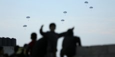 Le premier largage d'aide de l'armée américaine au-dessus de Gaza